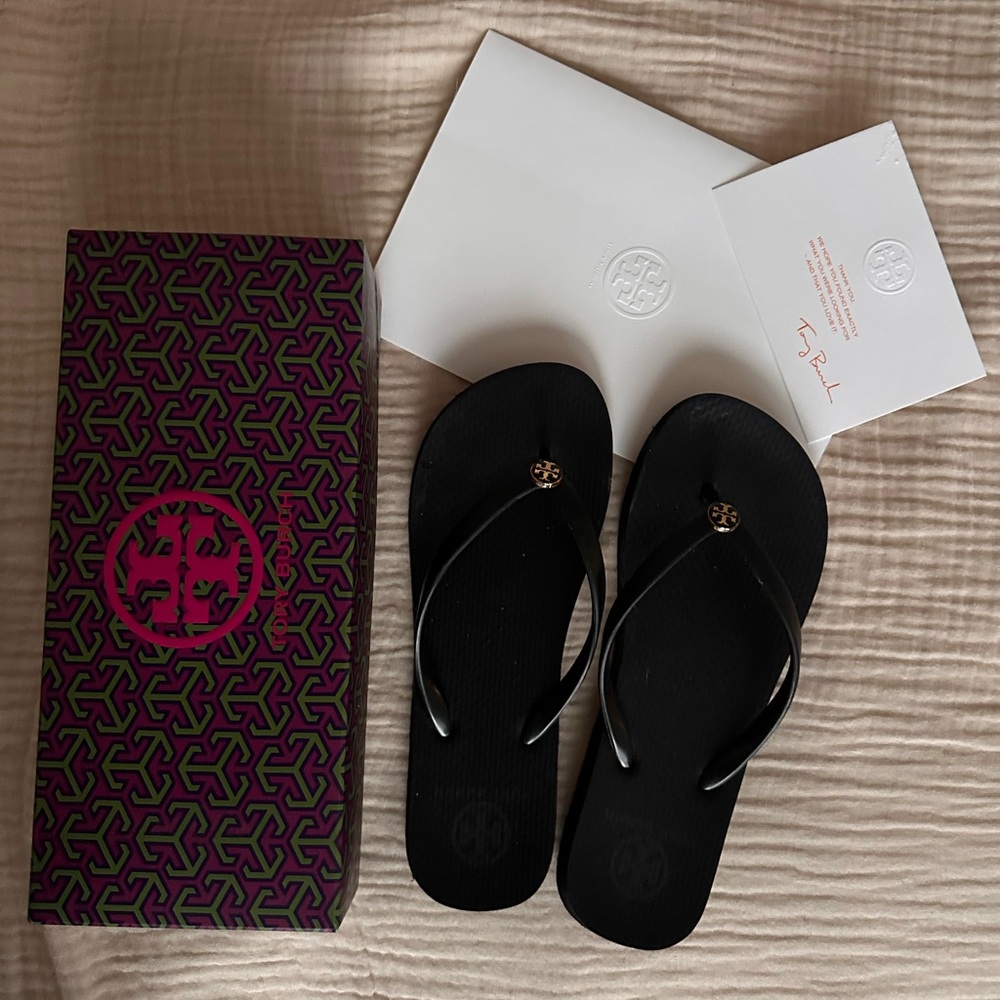 Tory Burch Flip Flops 7M enamel logo retired design sandals